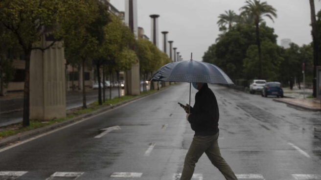 Lluvias débiles para esta tarde; advierten oleaje peligro en ambas costas