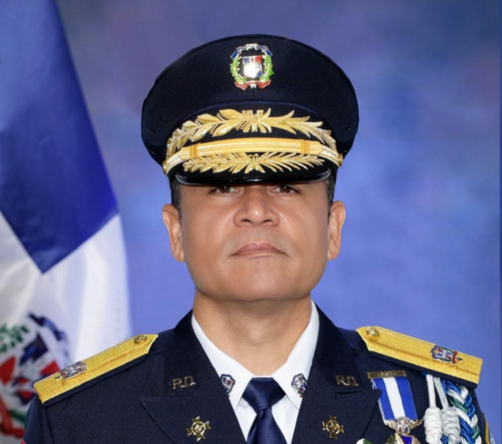 Abinader designa a Andrés Modesto Cruz como director Policía Nacional; sustituye a Guzmán Peralta