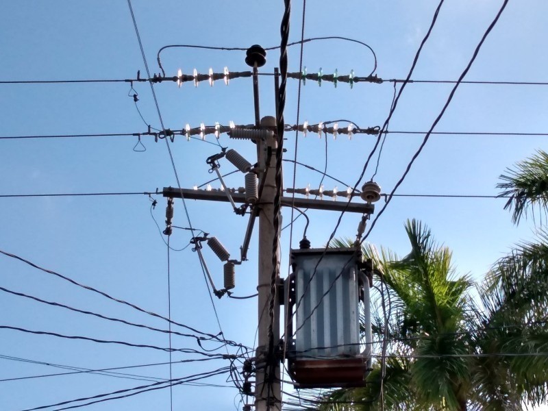 Restablecen servicio eléctrico en un 100 % en todo el país