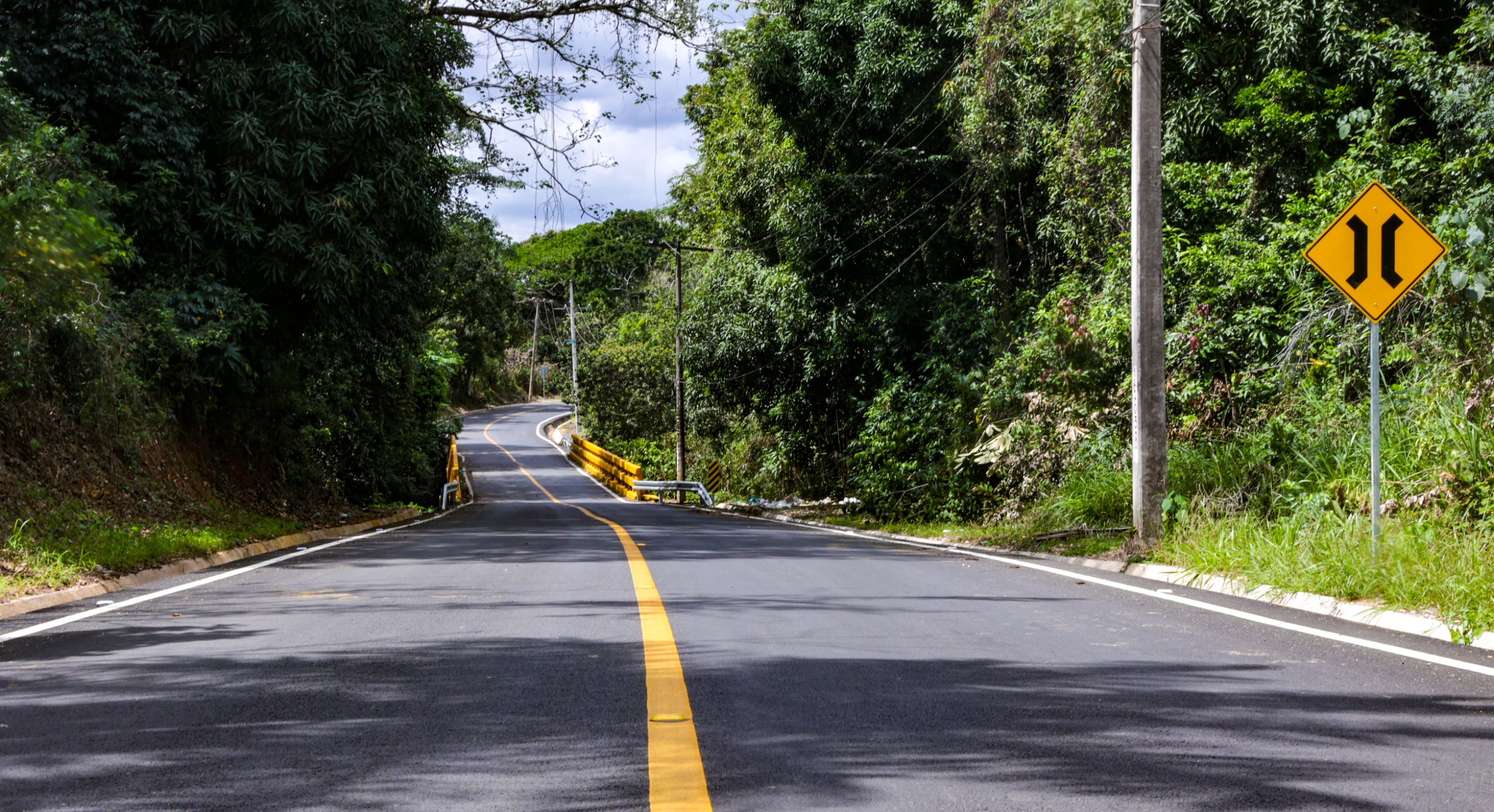 Presidente Abinader inaugurala carretera Bayaguana–El Puerto en Monte Plata 