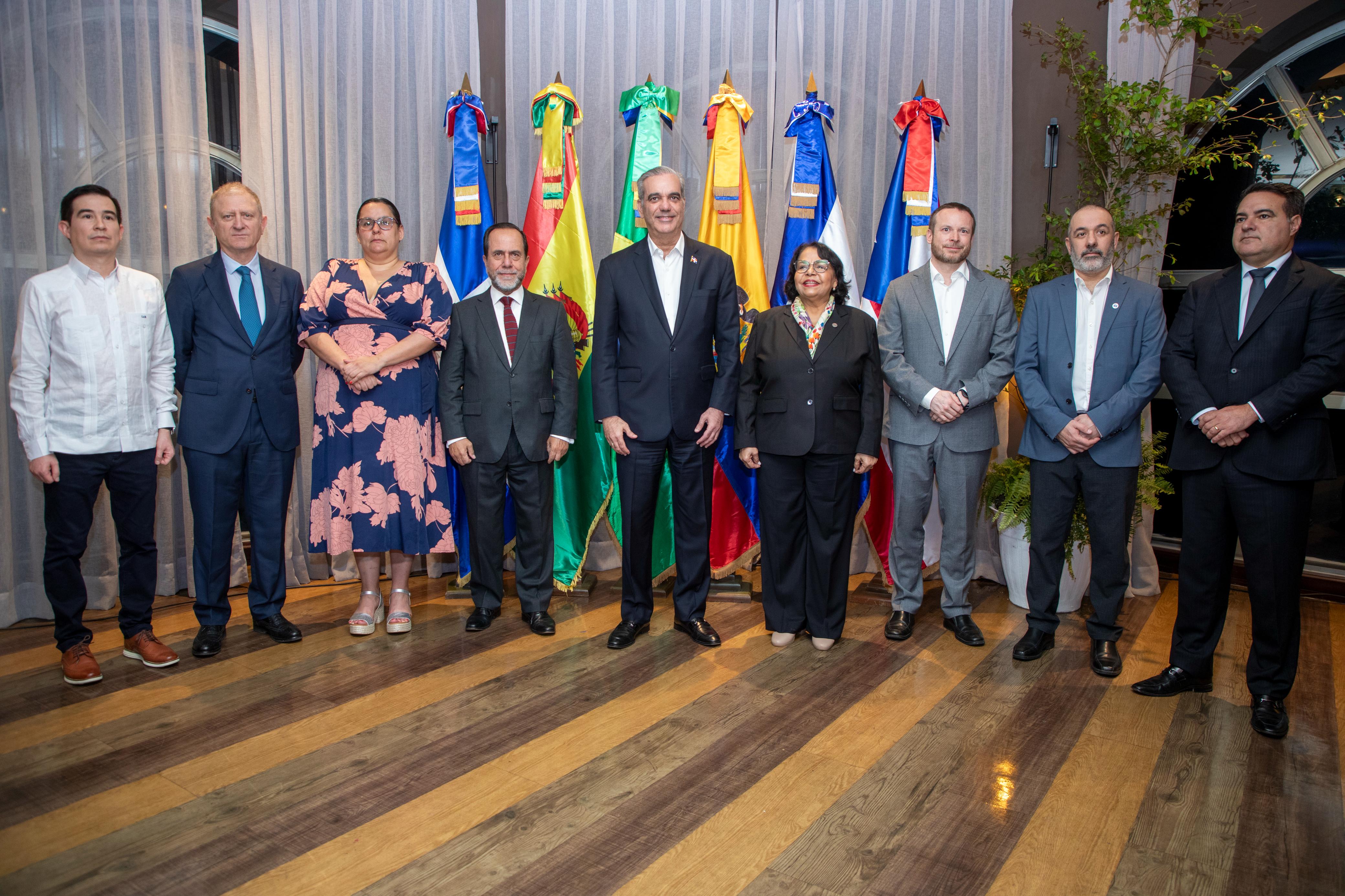 Presidente Abinader asiste a apertura de clase magistral que busca fortalecer la transparencia y rendición de cuentas