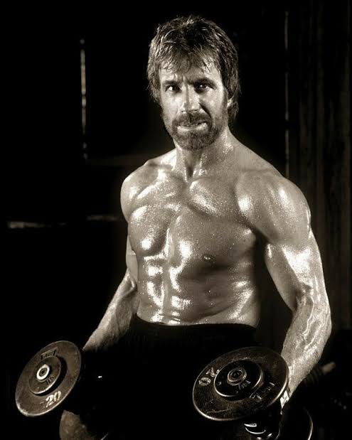 Fallece Chuck Norris a los 86 años, actor y leyenda de las artes marciales 