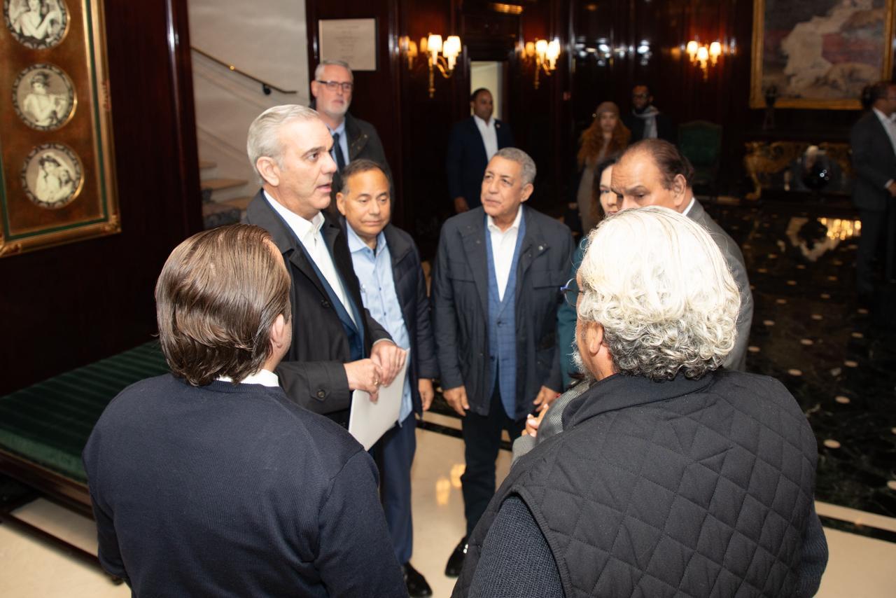 Presidente Abinader llega a París donde se reunirá con Macron y participará en Foro Global Anticorrupción e Integridad