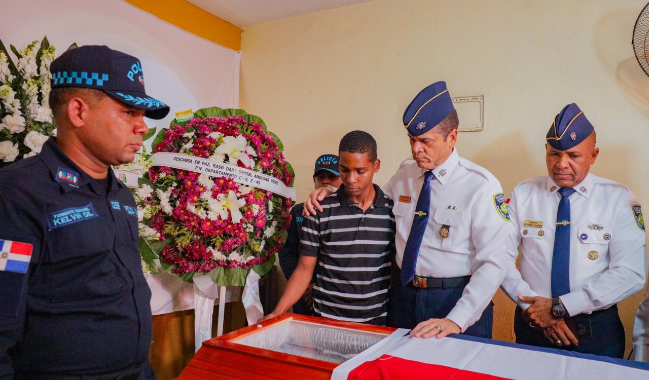 Veían en San Cristóbal restos raso murió en tiroteo en Cinema Centro; director PN asiste 