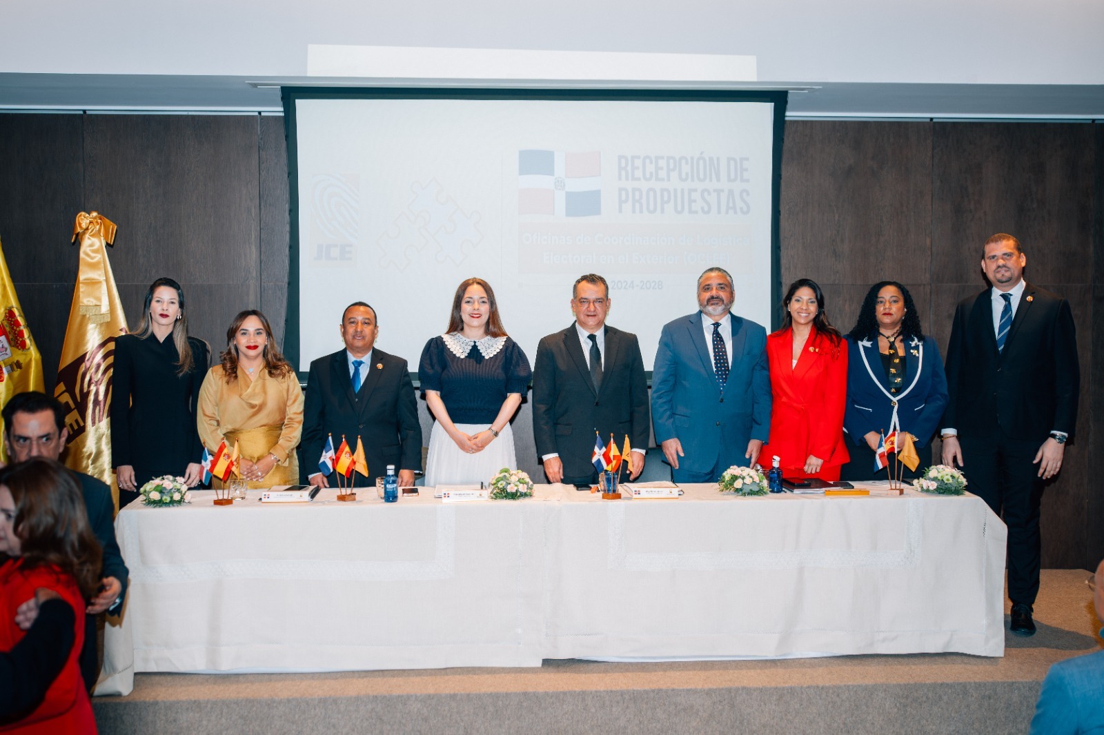 Comisión JCE recibe propuestas de aspirantes a miembros de las OCLEE en Europa