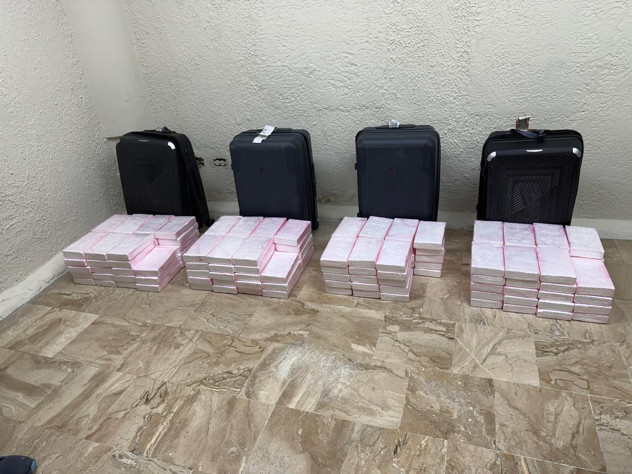 Decomisan 150 paquetes de cocaína en maletas procedentes de Medellín en aeropuerto Punta Cana 