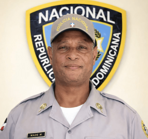 Bajo custodia coronel acusado de golpear joven en Los Mina