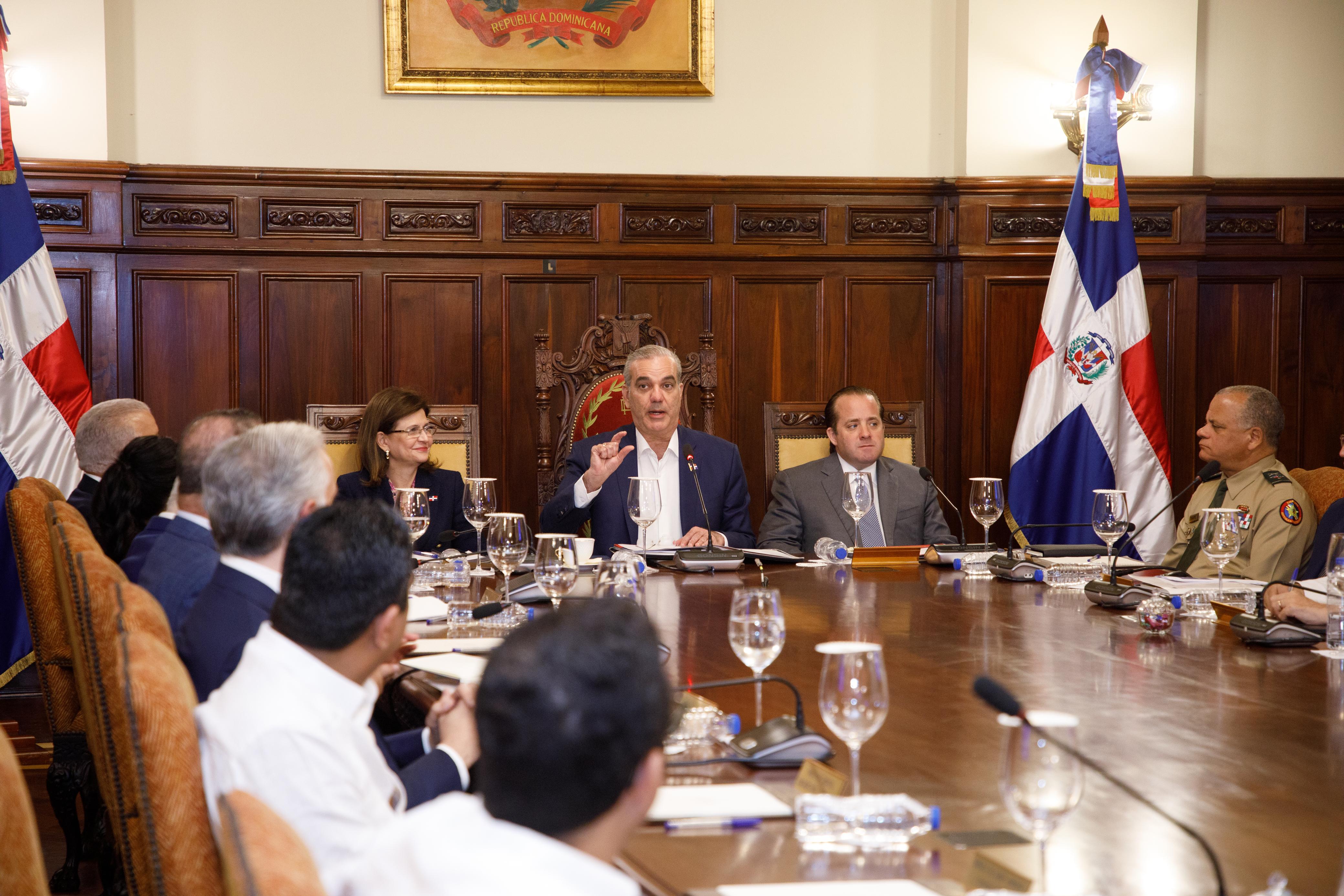 Gobierno activa plan de austeridad y protección económica por crisis en Medio Oriente