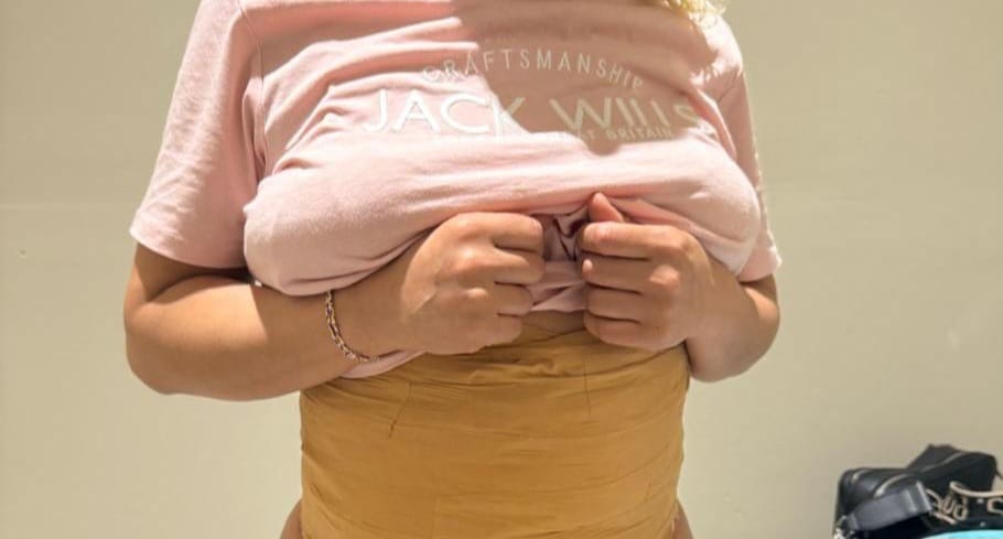 Capturan mujer en Punta Cana con nueve láminas de presunta cocaína adheridas al cuerpo 