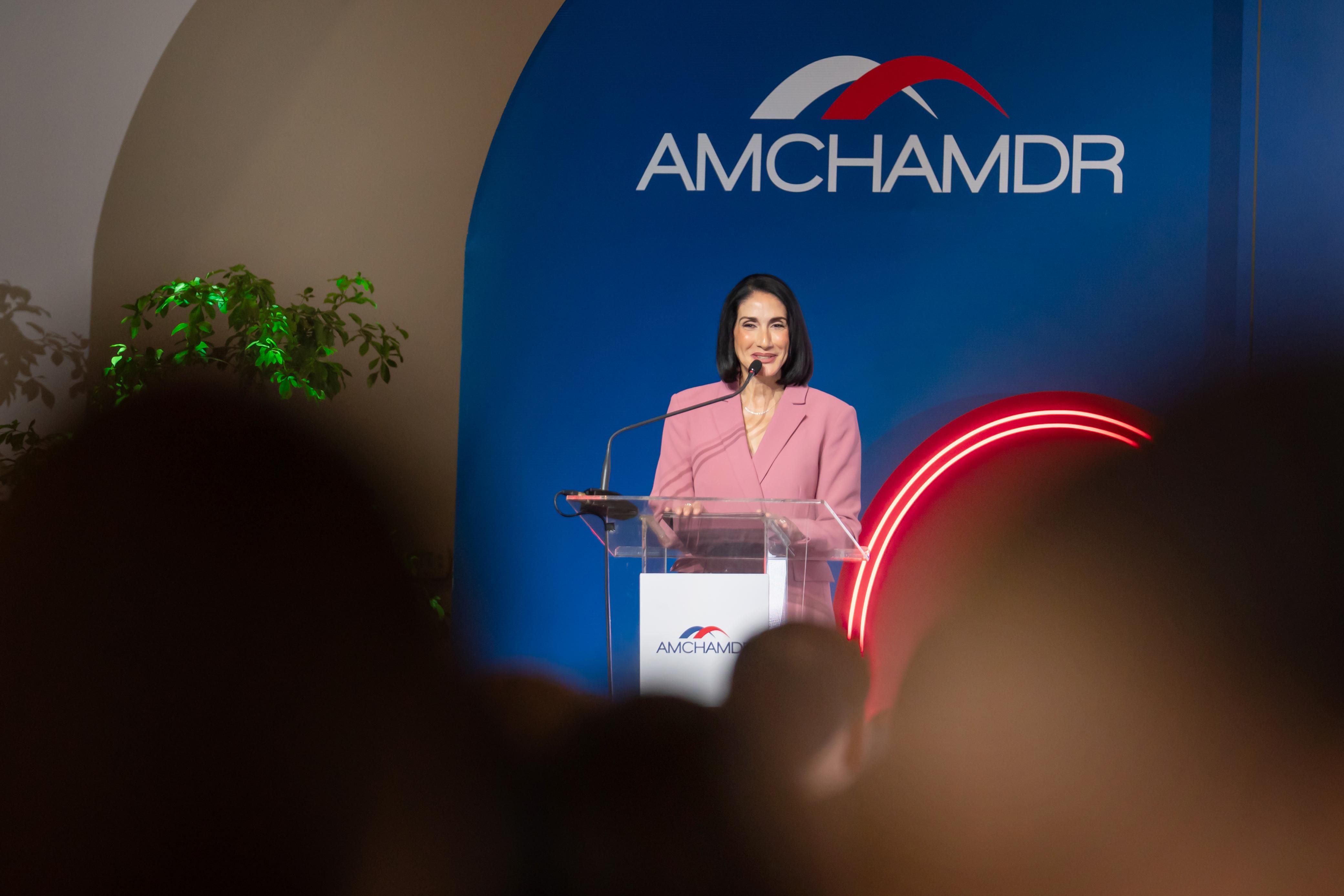 Raquel Arbaje resalta las alianzas y la corresponsabilidad como claves para el desarrollo en almuerzo de AMCHAMDR