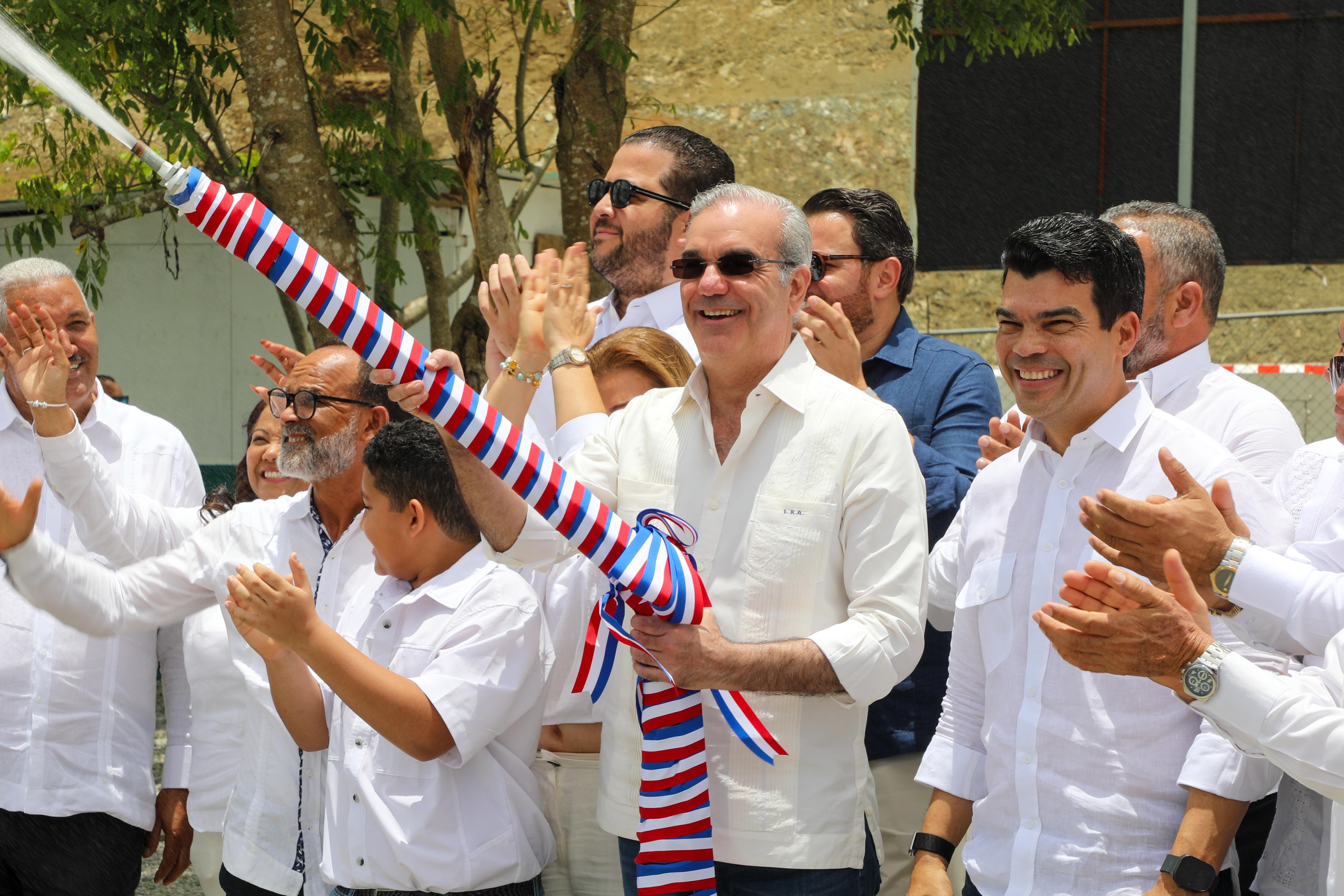 Presidente Abinader y Wellington Arnaud inauguran acueducto múltiple San José de Ocoa-Sabana Larga; beneficiará a más de 56 mil habitantes