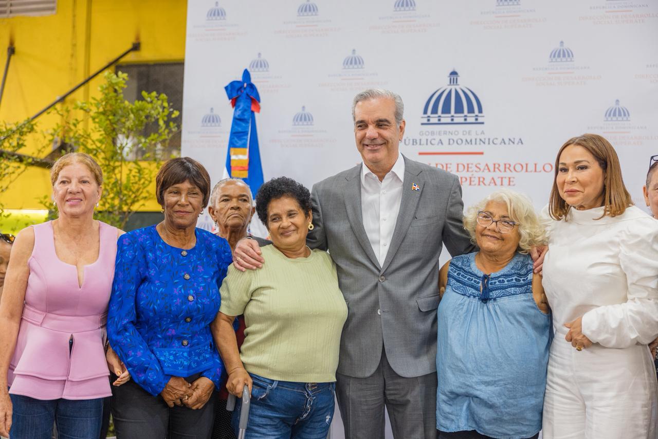 Presidente Abinader inicia entrega del Bono Madre 2026; beneficiará a más de un millón de madres