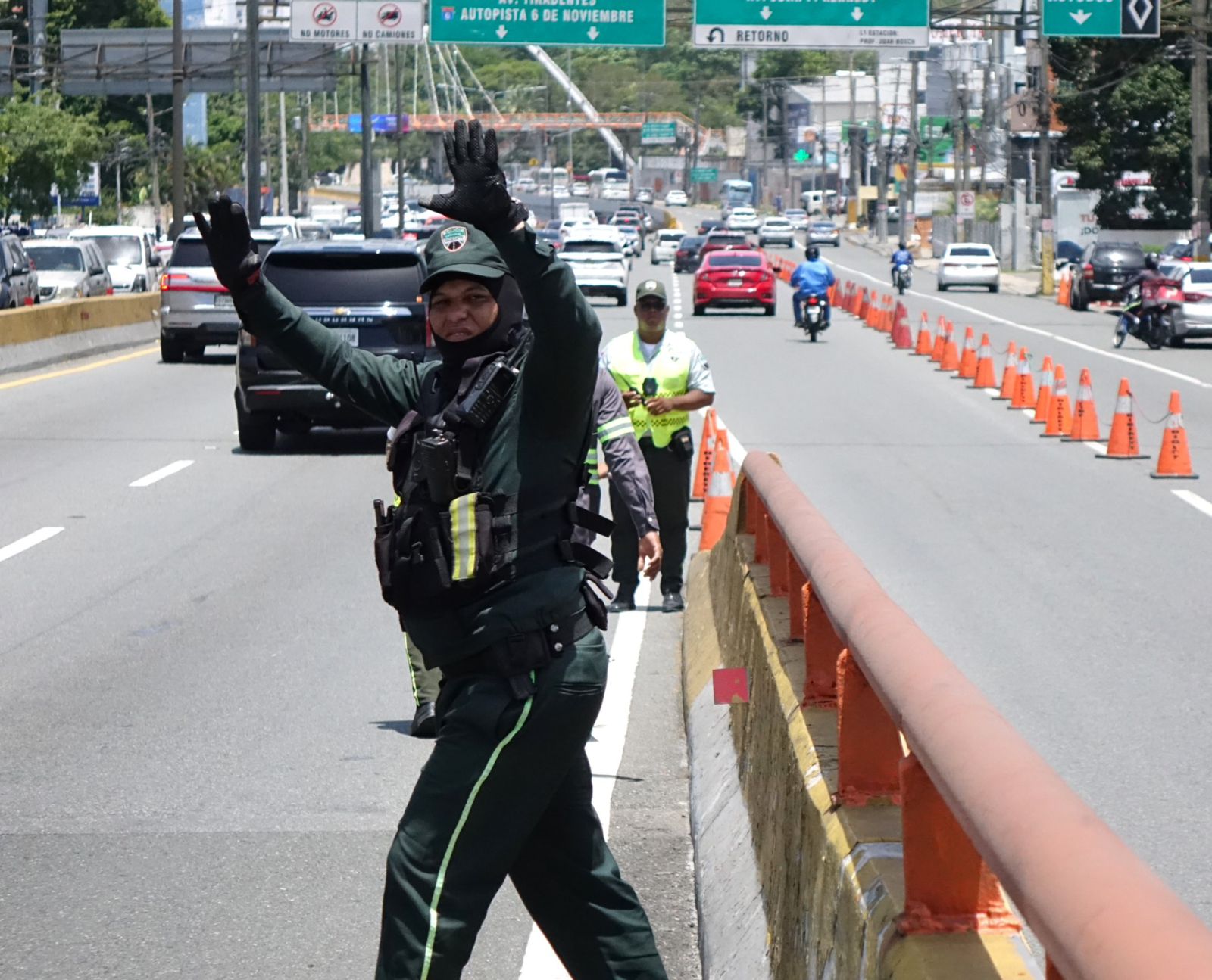 Conductor de motocicleta será puesto a disposición del MP tras agredir agentes DIGESETT en SDN