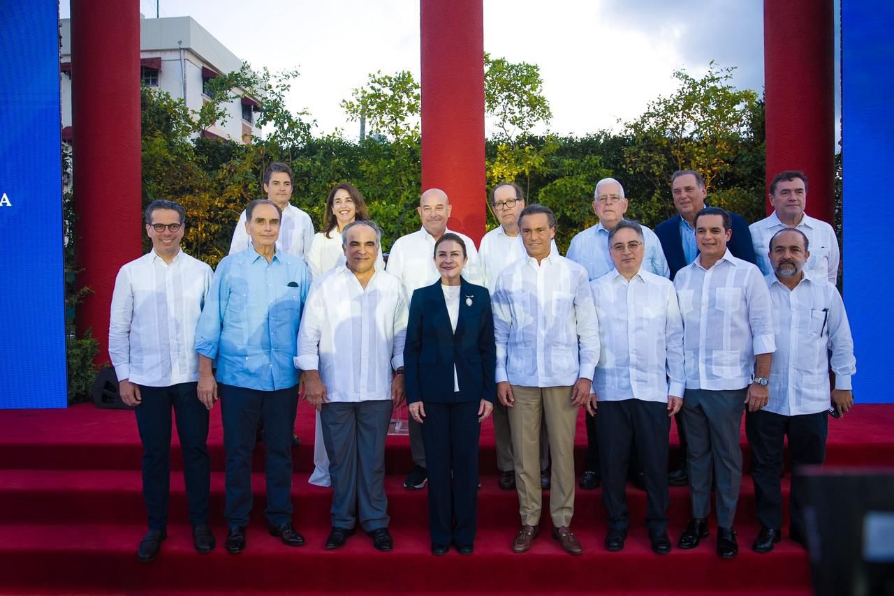 Presidente Abinader y Carolina inauguran el Paseo 30 de Mayo; obra transformará a SD