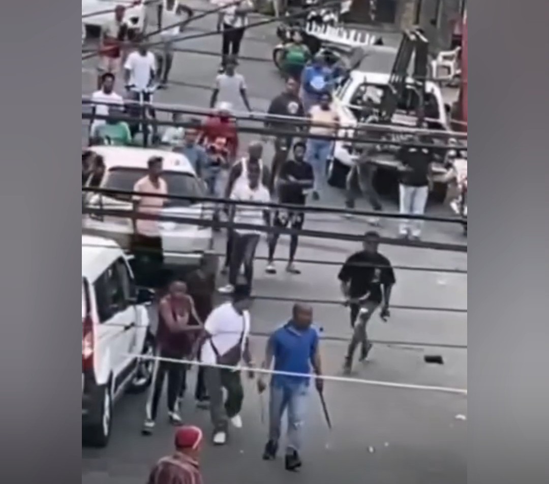 Apresan hombre captado en vídeo agrediendo varias personas con machete en Villa María; activan búsqueda de otro implicado 