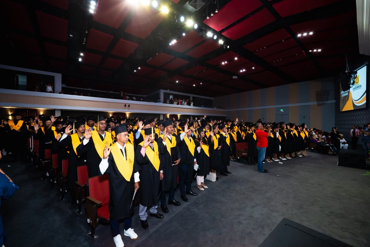 UNIREMHOS gradúa 612 nuevos profesionales; 374 pertenecen a enfermería