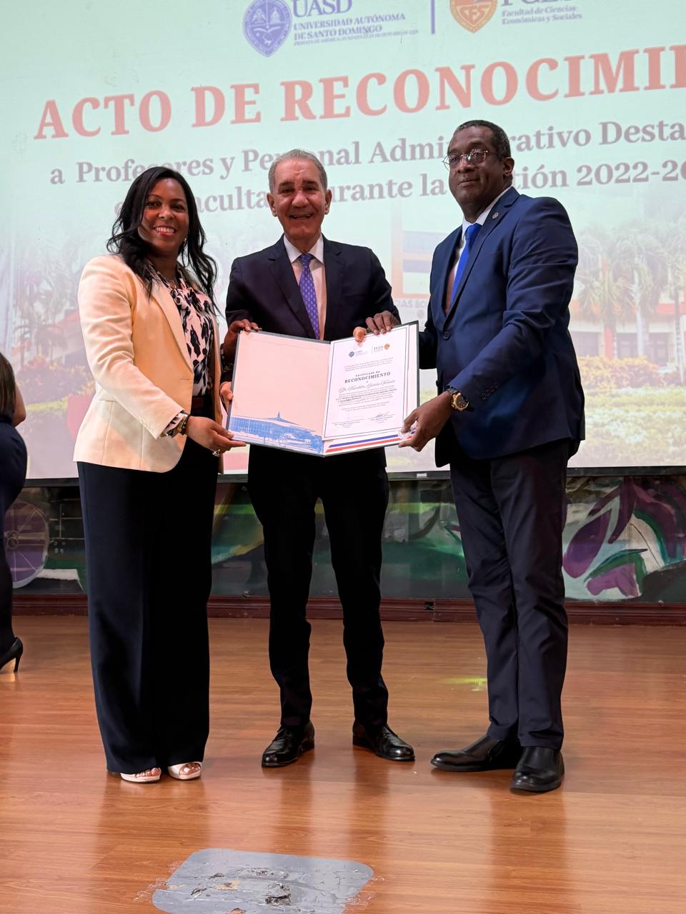 UASD reconoce al doctor Franklin García Fermín por sus aportes a la educación superior