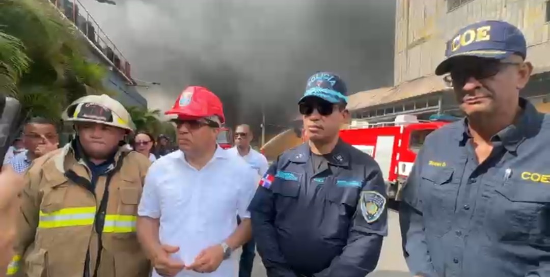 Controlan incendio; PN apresa 17 personas por  saqueo en L&R 