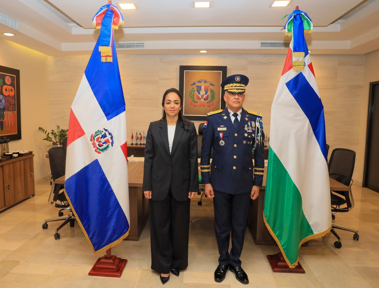 Ministra Faride Raful posesiona a Ernesto Rodríguez García como director general PN