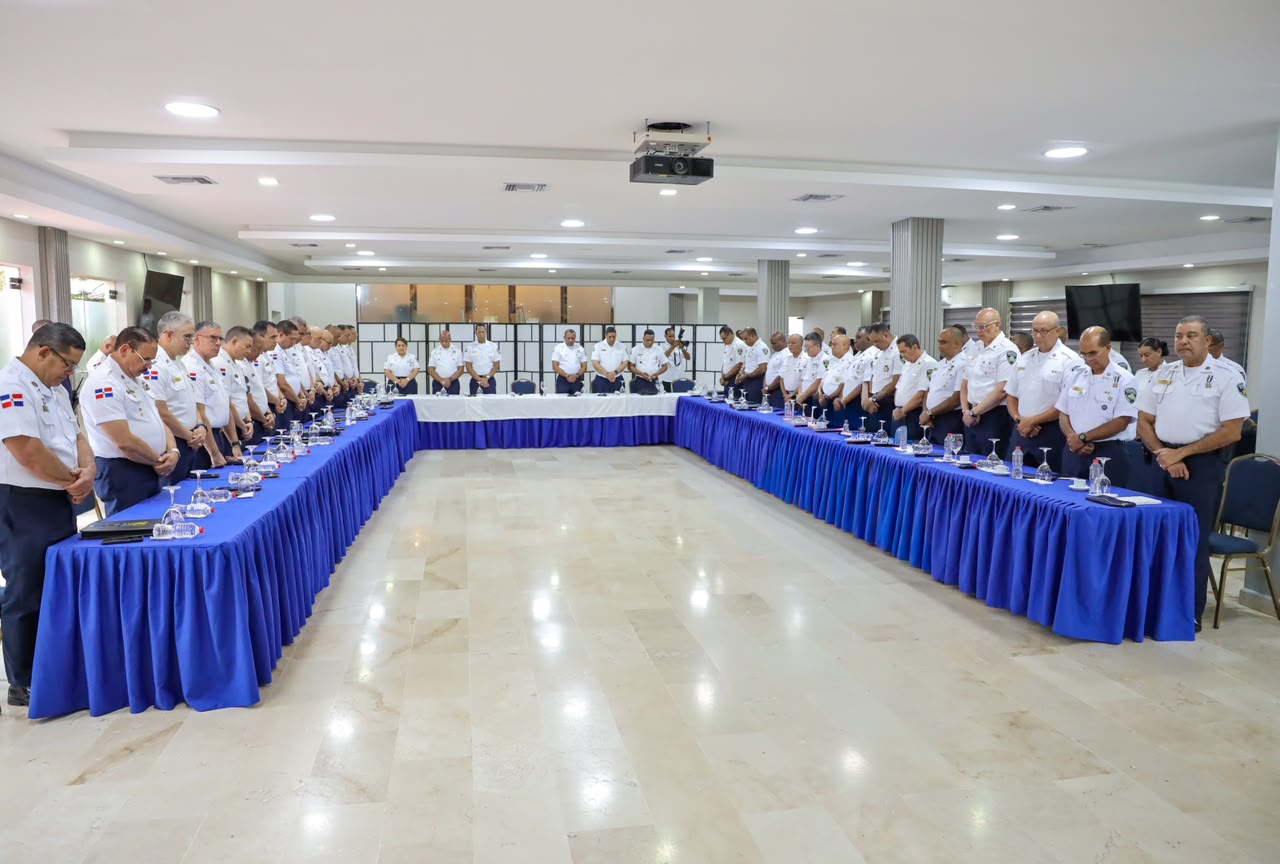 Director PN encabeza encuentro con los mandos de la institución 
