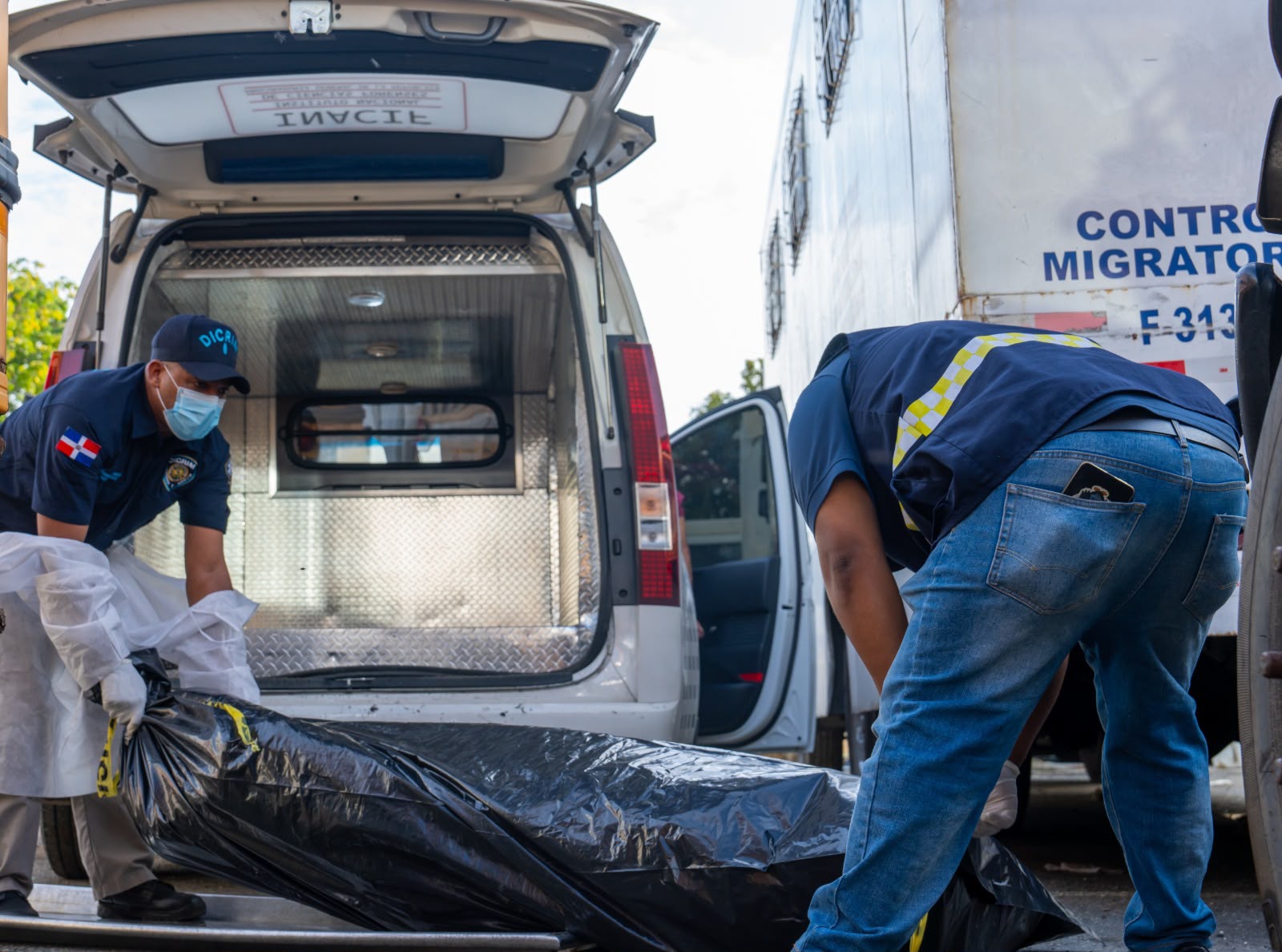 DGM reporta hallazgo de cuerpo en estado de descomposición en camión