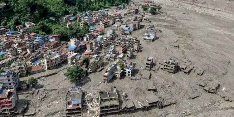 Recuperan más de 90 cadáveres tras la riada en Nepal y 484 turistas siguen sin contacto