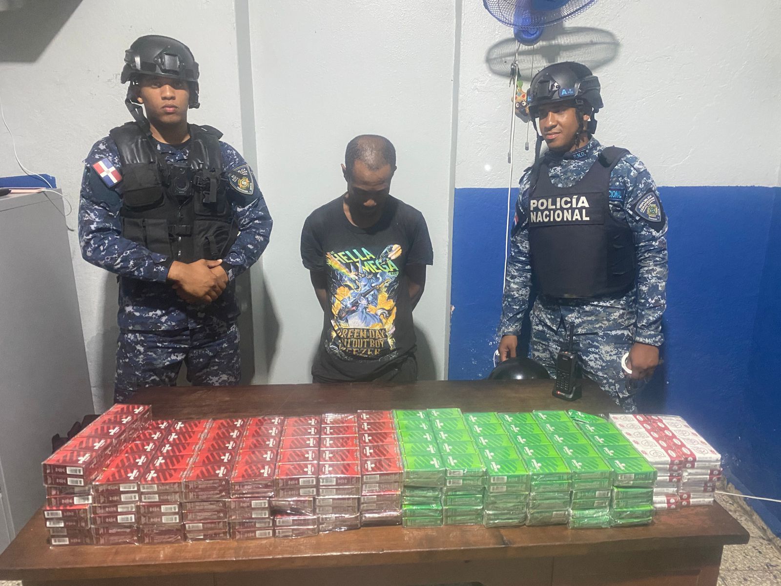 PN apresa hombre con más de 9,000 cigarrillos ilegales en Las Matas de Farfán