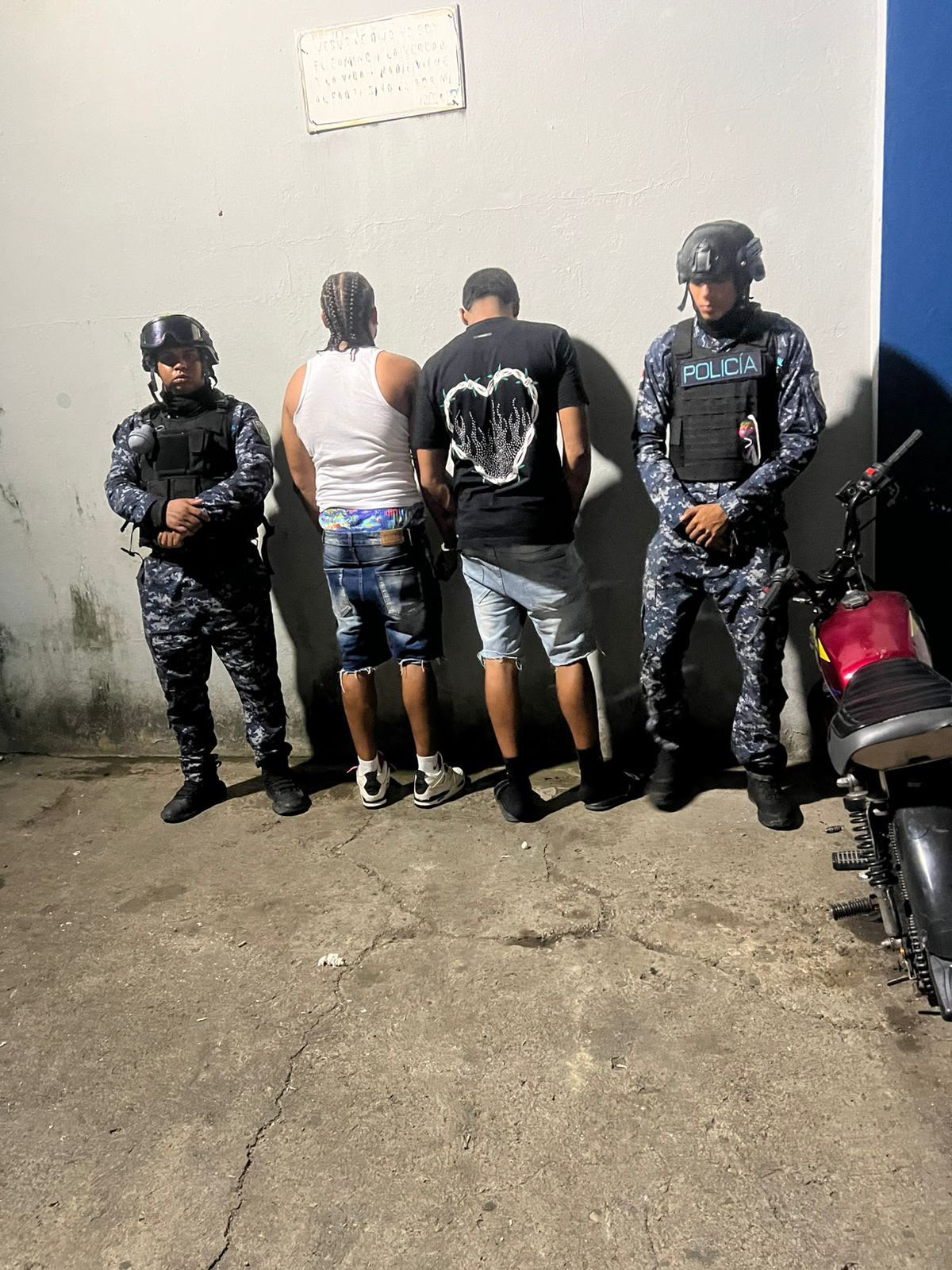 En últimas 72 horas PN detiene 33 personas, ejecuta 13 órdenes de arresto y recupera cuatro vehículos y motocicletas en SDO