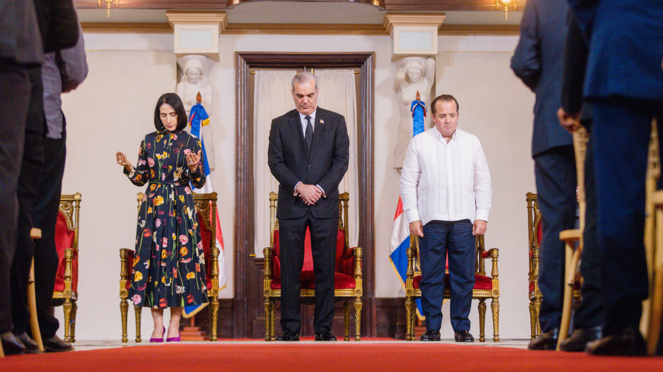 Luis Abinader encabeza jornada nacional de oración por la República Dominicana