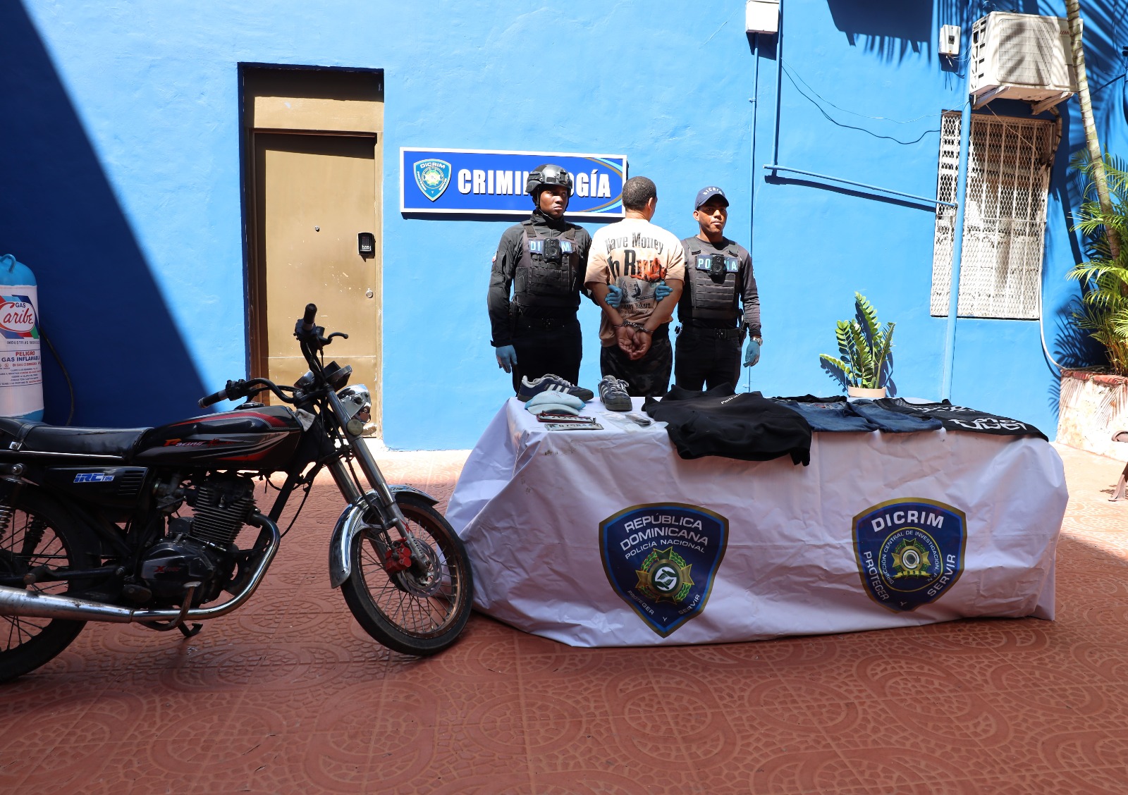 Policía apresa hombre agredió a Gustavo Mejía-Ricart Risk en intento de asalto en Serrallés, DN