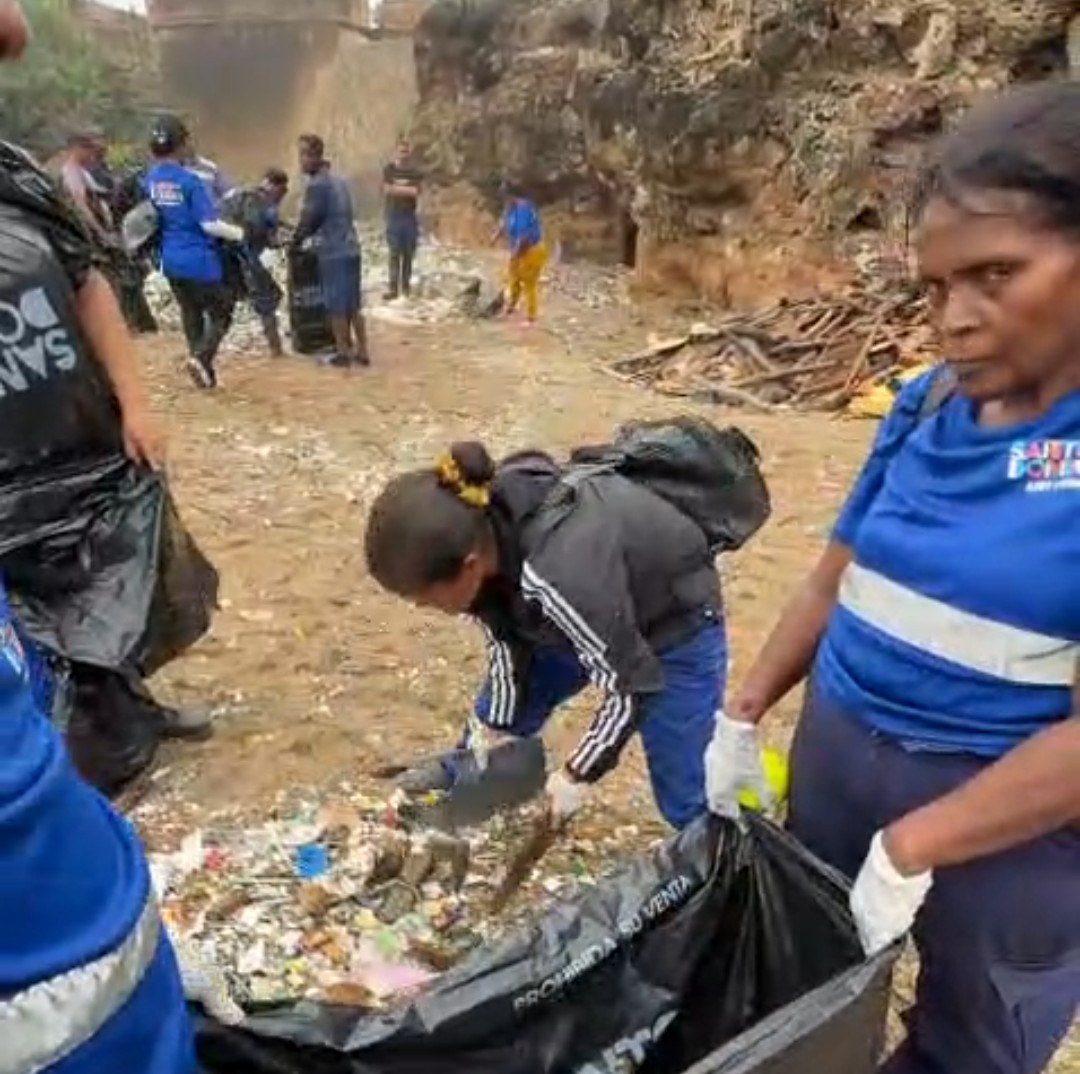 ADN conmemora el Día Internacional de la Limpieza de Playas interviniendo playa San Gil y cañada en Arroyo Hondo