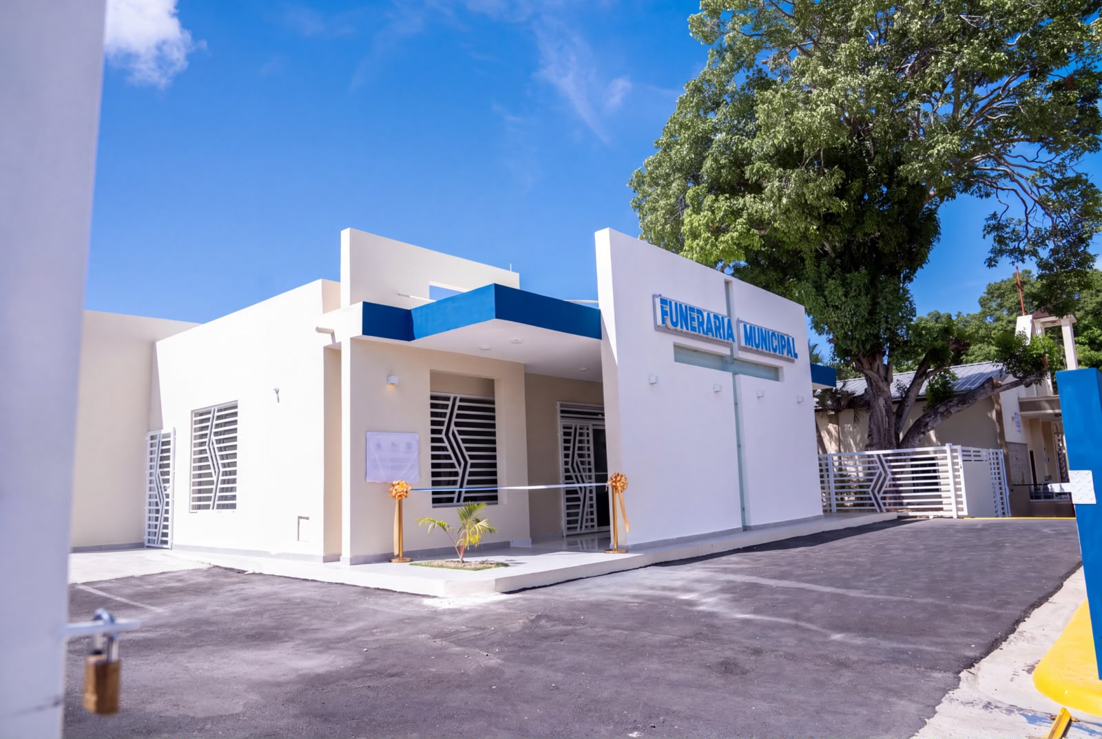 Gobierno y LMD inauguran funeraria en San Francisco de Jacagua con una inversión superior a los 15.6 millones de pesos