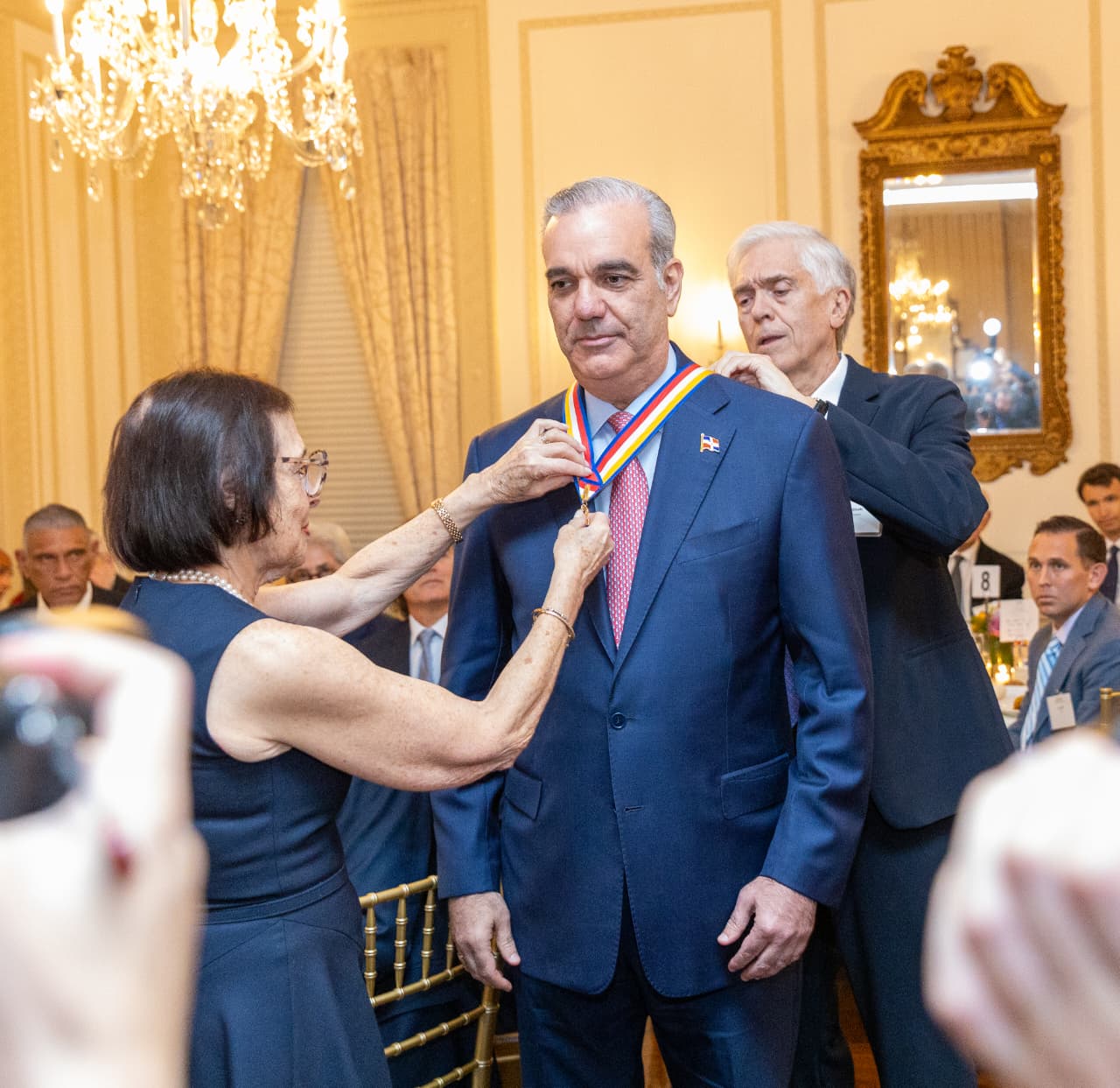Abinader es reconocido con la Insignia de Oro, el más alto honor de Americas Society 