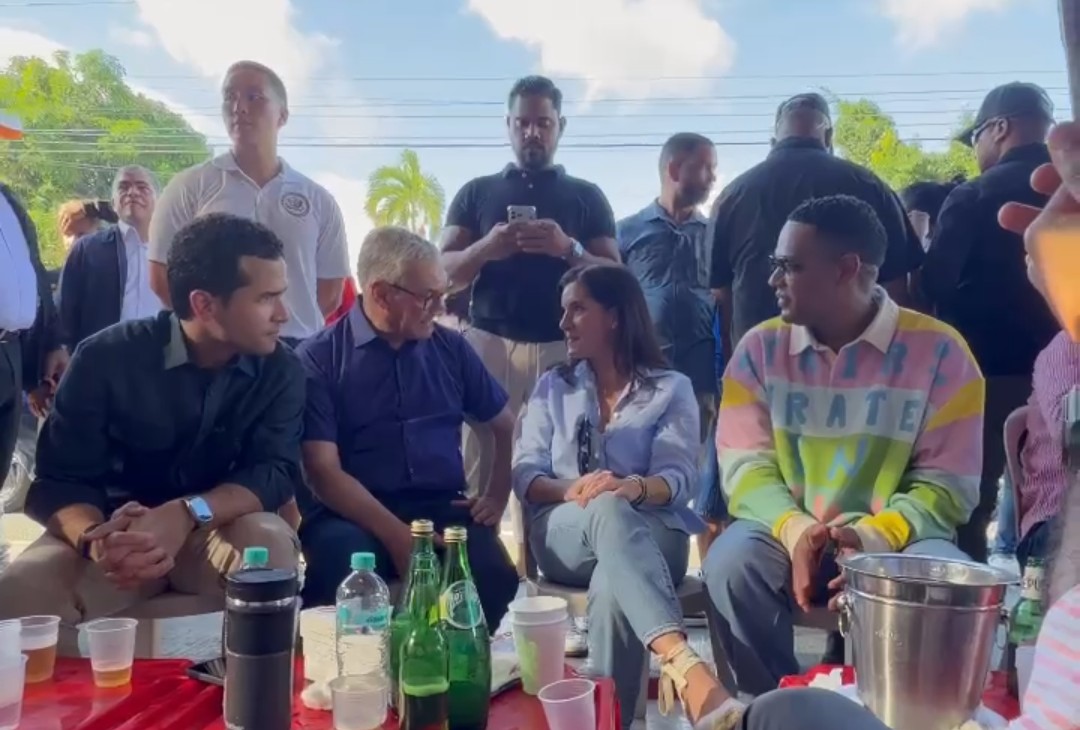 Omar, Gonzalo y Alofoke reunidos por la embajadora de EEUU en Baní